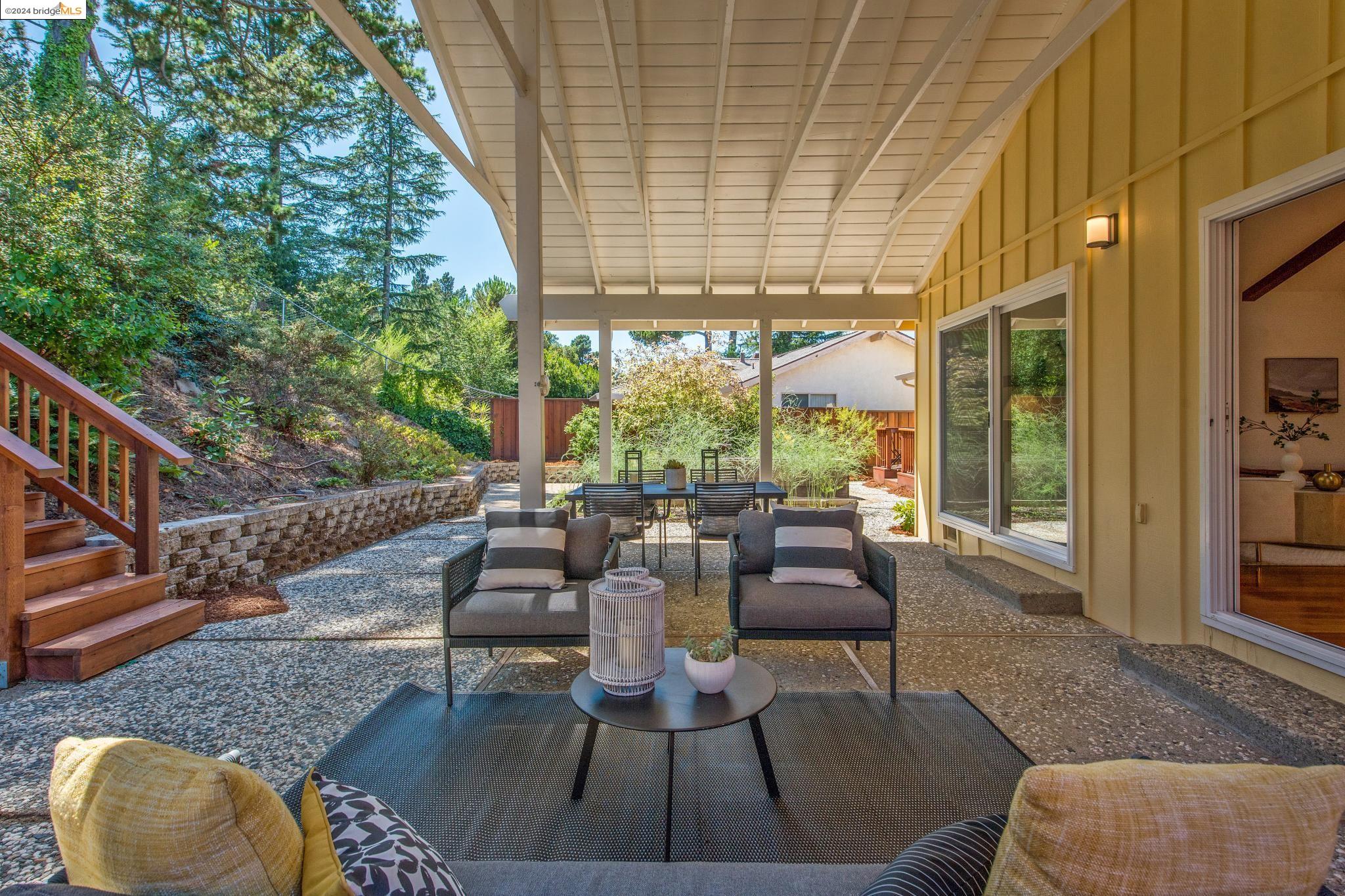 Detail Gallery Image 1 of 1 For 5040 Parkridge Dr, Oakland,  CA 94619 - 4 Beds | 3 Baths