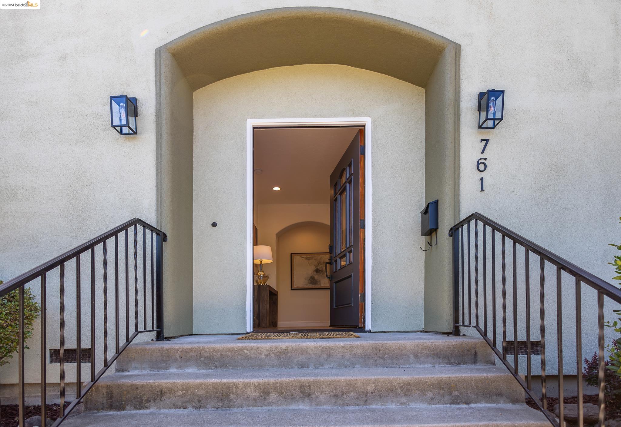 Detail Gallery Image 4 of 60 For 761 Haddon Place, Oakland,  CA 94610 - 4 Beds | 2/1 Baths