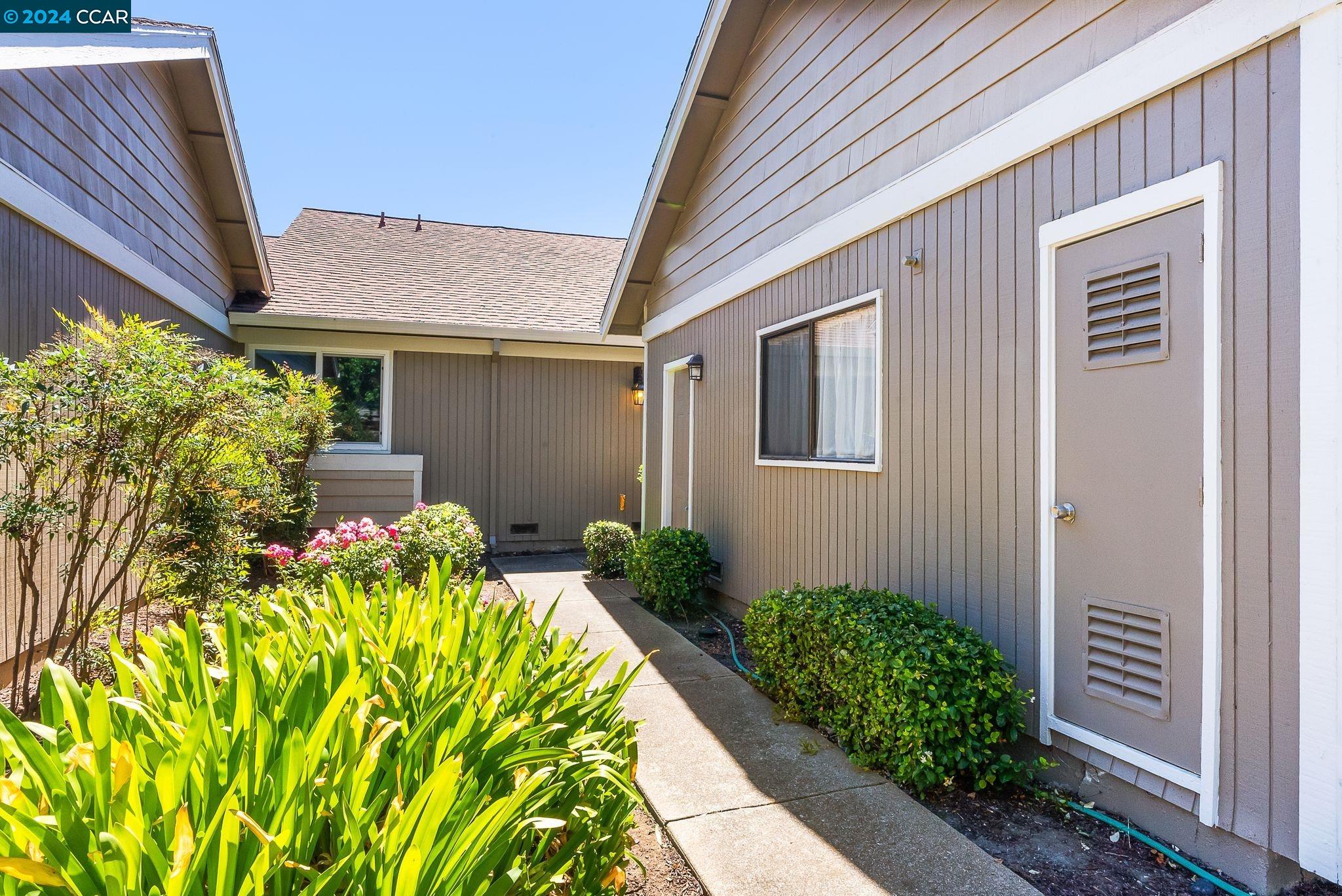 Photo #2: 41070029 Listing 