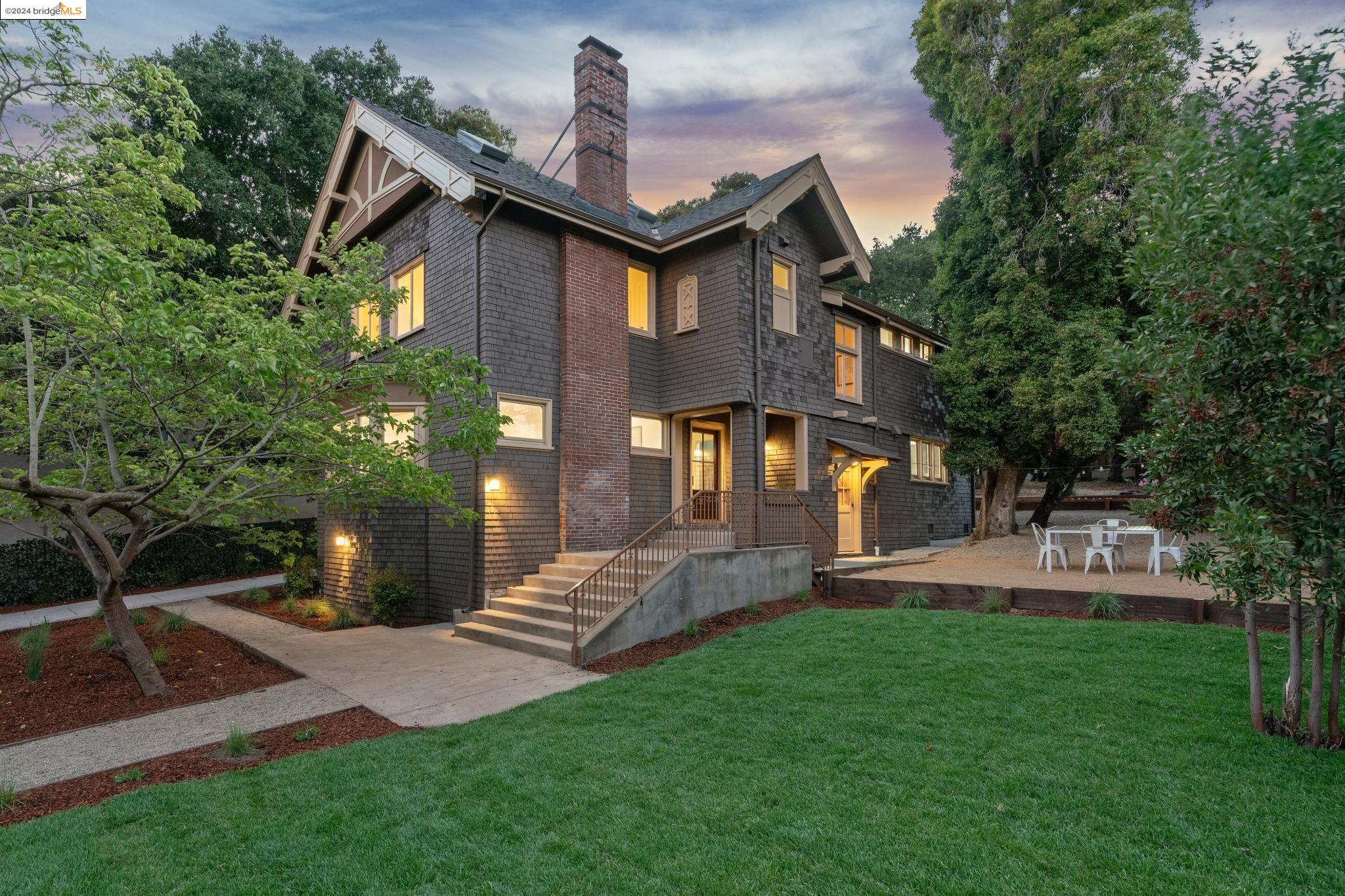Detail Gallery Image 1 of 1 For 421 Fairmount, Oakland,  CA 94611 - 4 Beds | 2/1 Baths