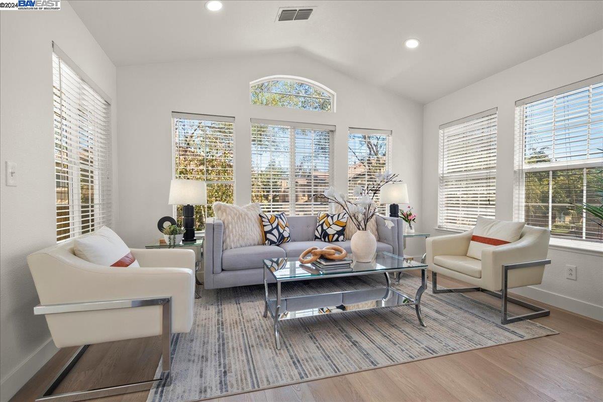 Photo #2: 41070225 Listing 
