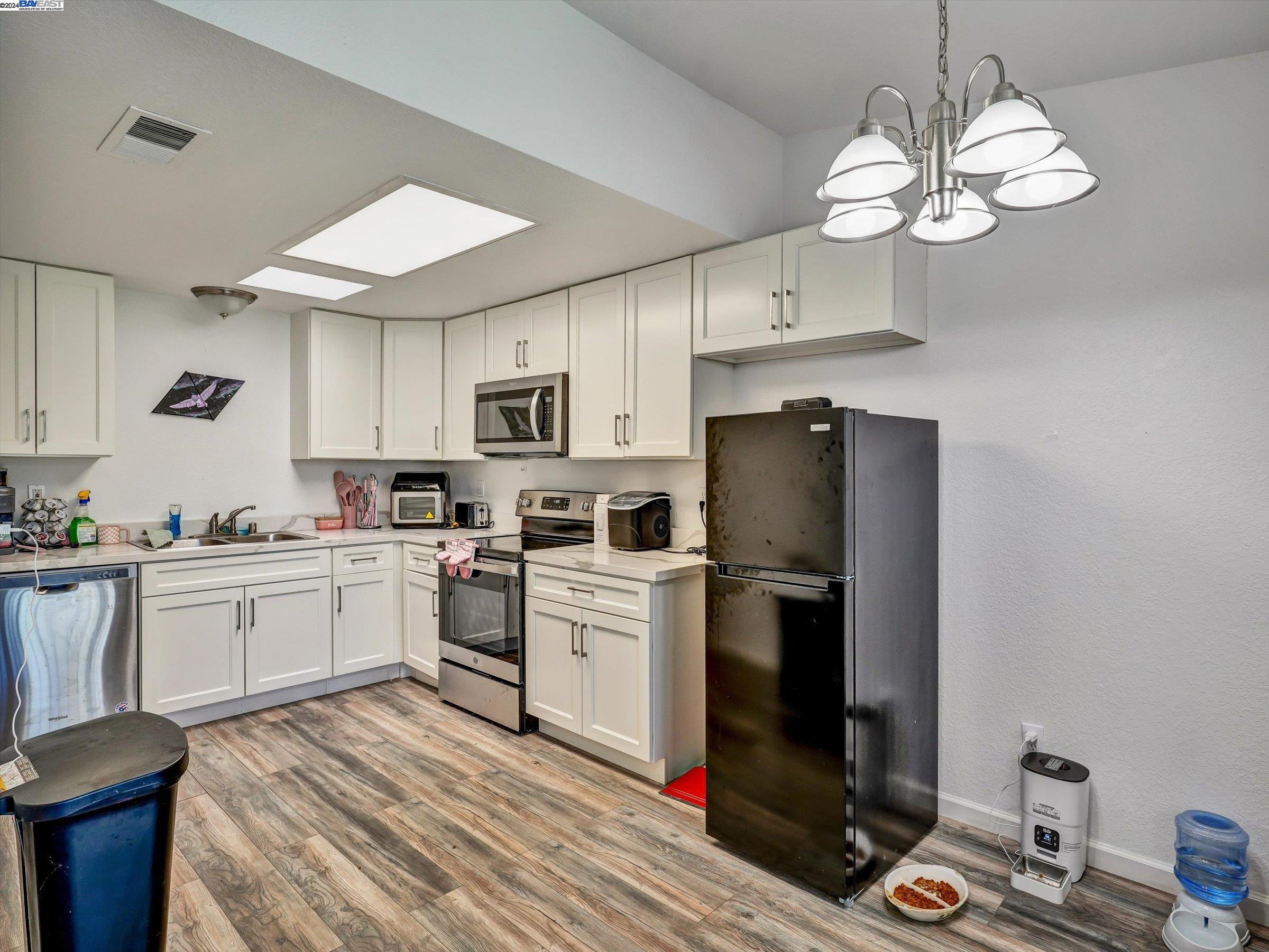 Detail Gallery Image 3 of 11 For 455 Peerless Way #12,  Tracy,  CA 95376 - 2 Beds | 1 Baths