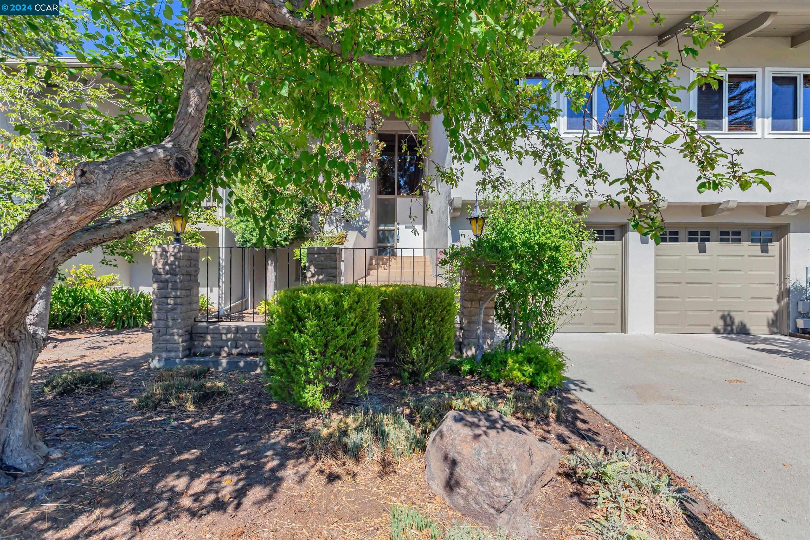 More Details about MLS # 41070391 : 1422 VIA LOMA
