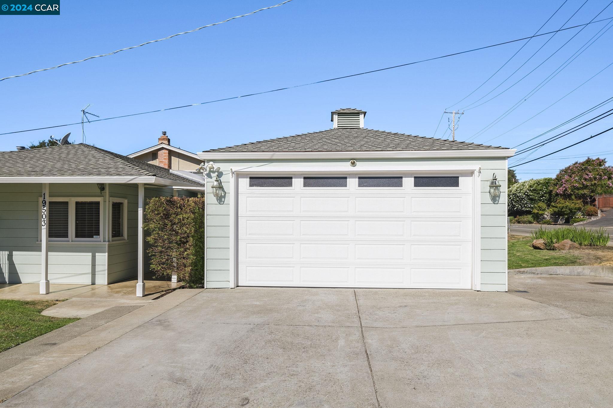 Detail Gallery Image 1 of 1 For 19503 Helen Pl, Castro Valley,  CA 94546 - 4 Beds | 2 Baths