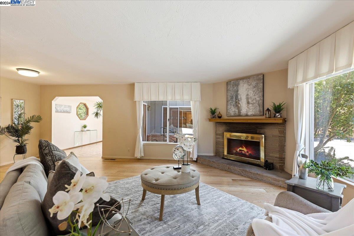 Detail Gallery Image 11 of 36 For 30261 Palomares Rd, Castro Valley,  CA 94552 - 6 Beds | 4 Baths