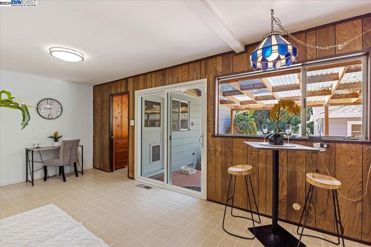 Detail Gallery Image 14 of 36 For 30261 Palomares Rd, Castro Valley,  CA 94552 - 6 Beds | 4 Baths