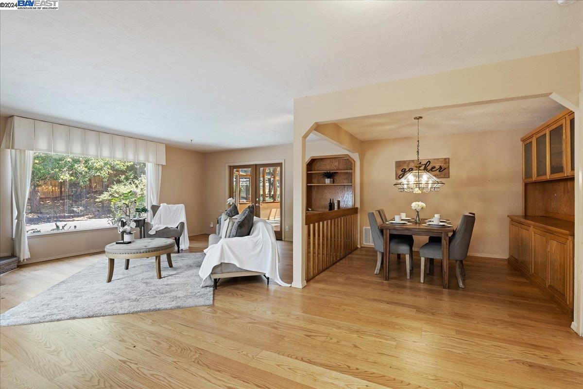 Detail Gallery Image 15 of 36 For 30261 Palomares Rd, Castro Valley,  CA 94552 - 6 Beds | 4 Baths