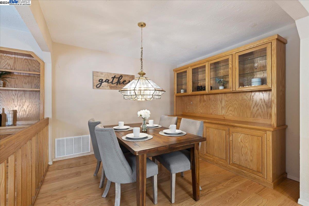 Detail Gallery Image 16 of 36 For 30261 Palomares Rd, Castro Valley,  CA 94552 - 6 Beds | 4 Baths