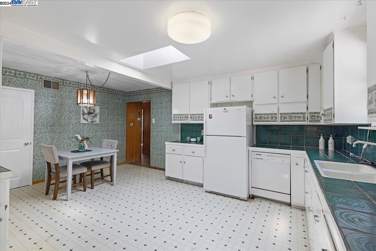 Detail Gallery Image 28 of 36 For 30261 Palomares Rd, Castro Valley,  CA 94552 - 6 Beds | 4 Baths