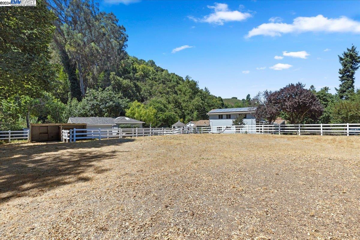 Detail Gallery Image 31 of 36 For 30261 Palomares Rd, Castro Valley,  CA 94552 - 6 Beds | 4 Baths