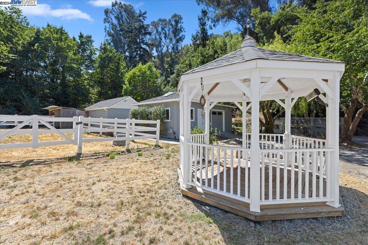 Detail Gallery Image 34 of 36 For 30261 Palomares Rd, Castro Valley,  CA 94552 - 6 Beds | 4 Baths