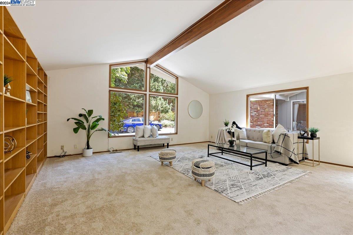 Detail Gallery Image 6 of 36 For 30261 Palomares Rd, Castro Valley,  CA 94552 - 6 Beds | 4 Baths
