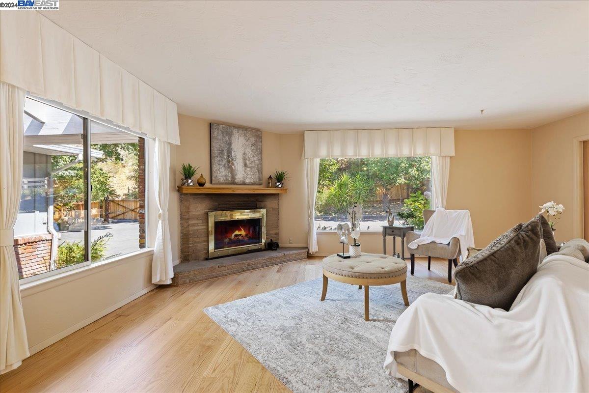 Detail Gallery Image 9 of 36 For 30261 Palomares Rd, Castro Valley,  CA 94552 - 6 Beds | 4 Baths