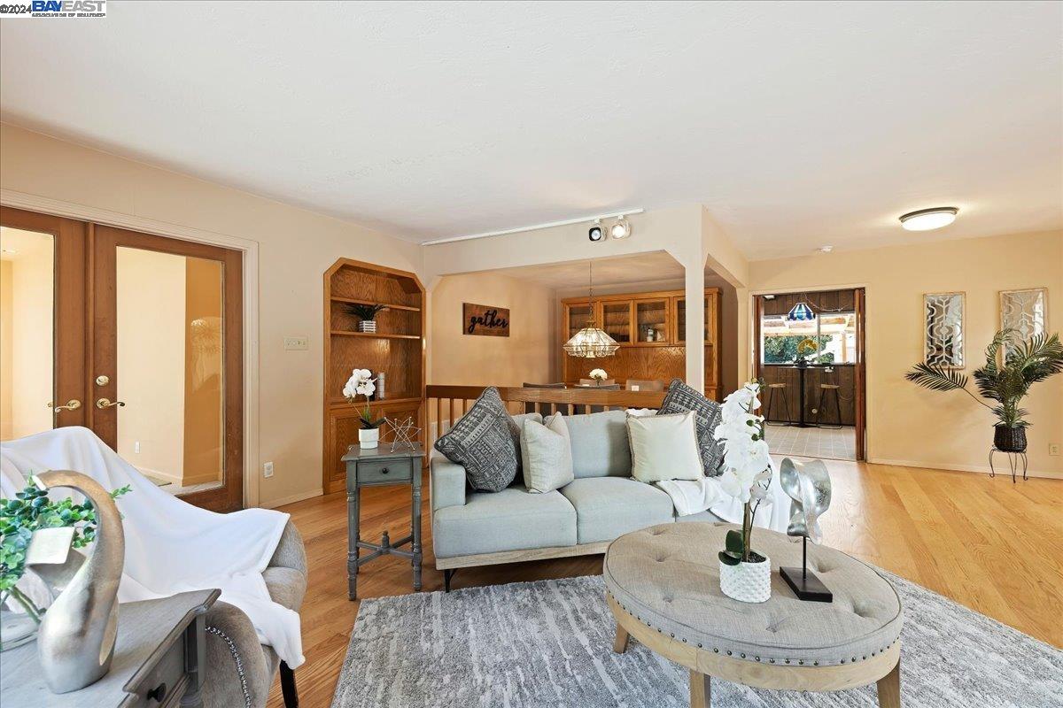 Detail Gallery Image 10 of 36 For 30261 Palomares Rd, Castro Valley,  CA 94552 - 6 Beds | 4 Baths