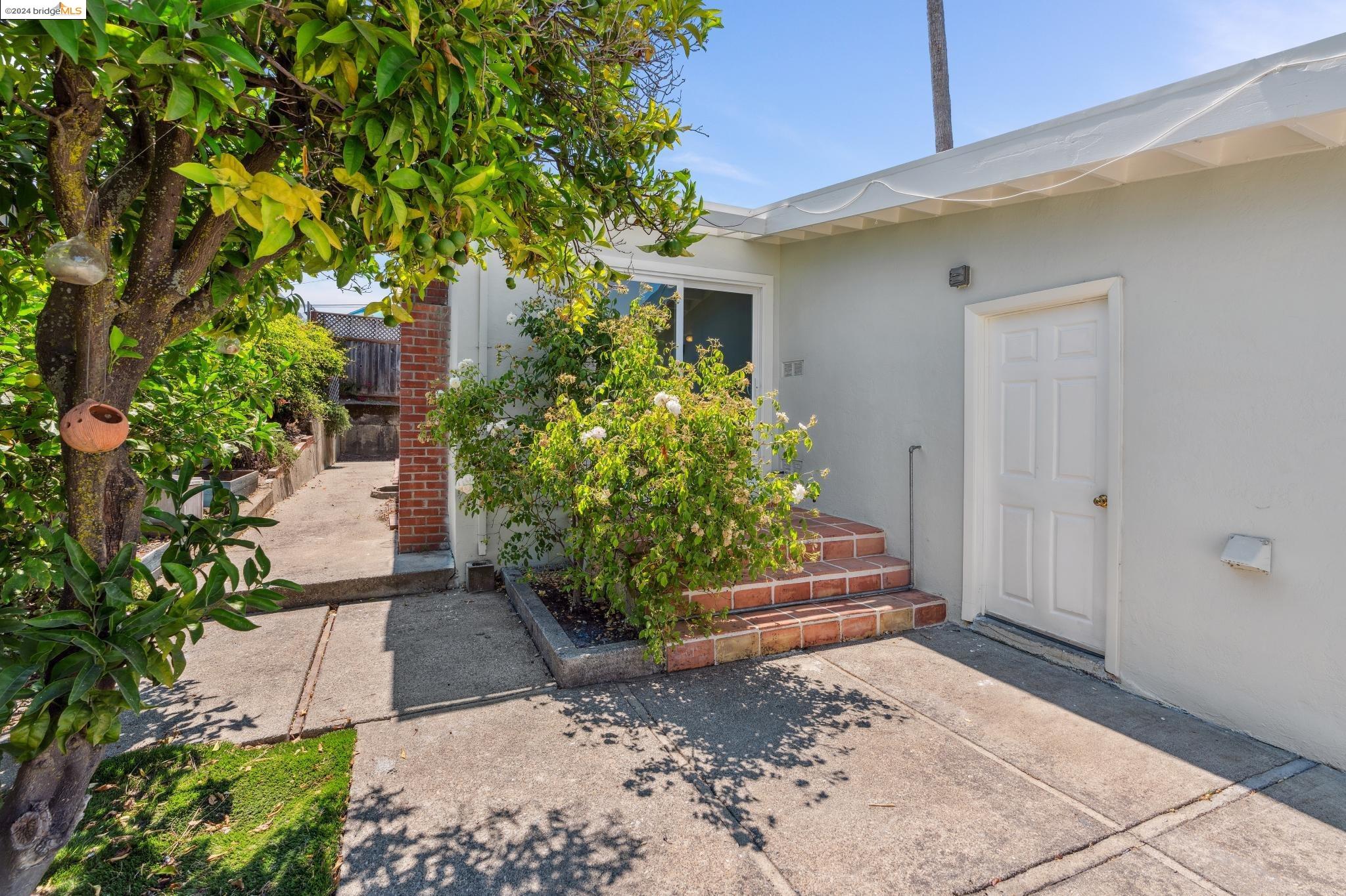 Detail Gallery Image 25 of 35 For 902 Saint Andrews Dr, El Sobrante,  CA 94803 - 3 Beds | 1/1 Baths