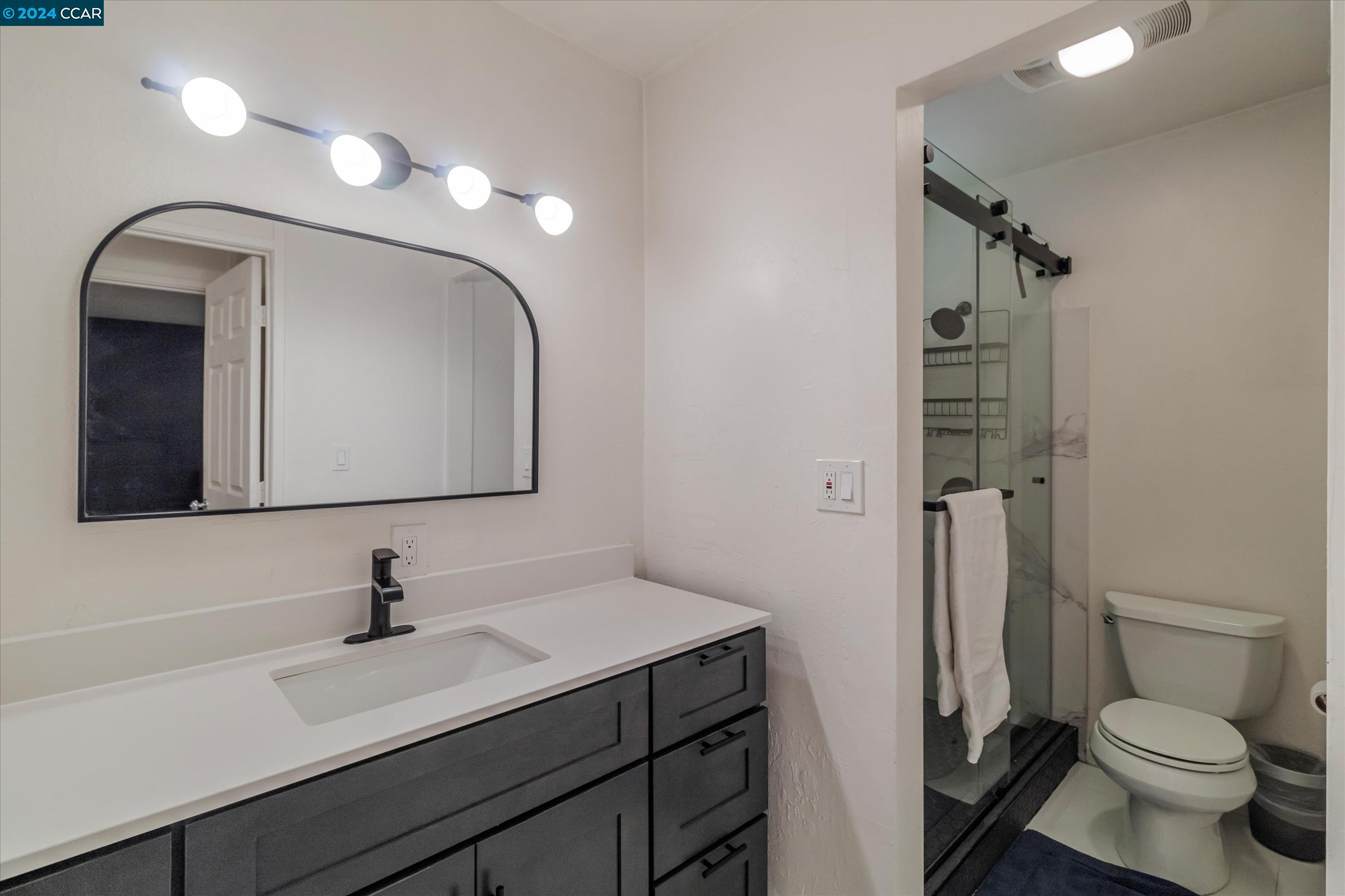 Photo #5: 41070504 Listing 