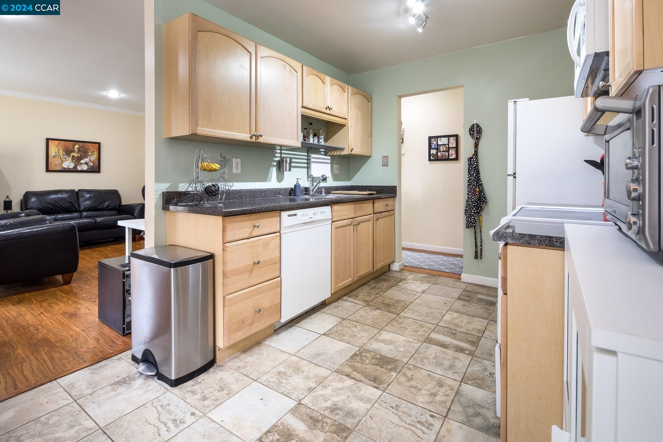 Photo #6: 41070505 Listing 