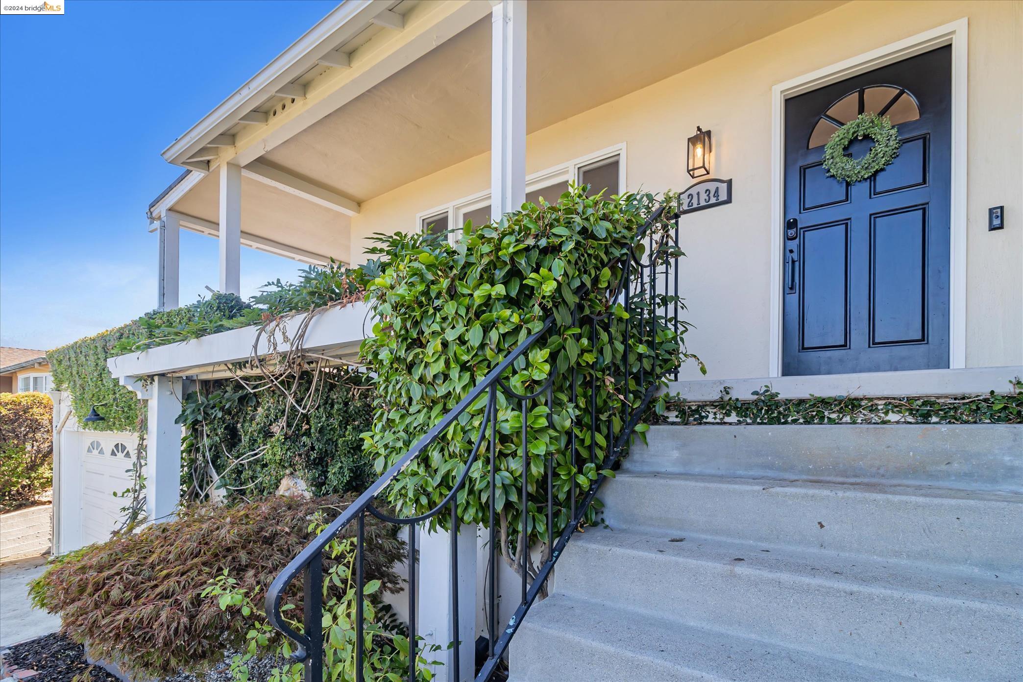 Detail Gallery Image 1 of 1 For 2134 Alameda De Las Pulgas, San Mateo,  CA 94403 - 2 Beds | 1 Baths