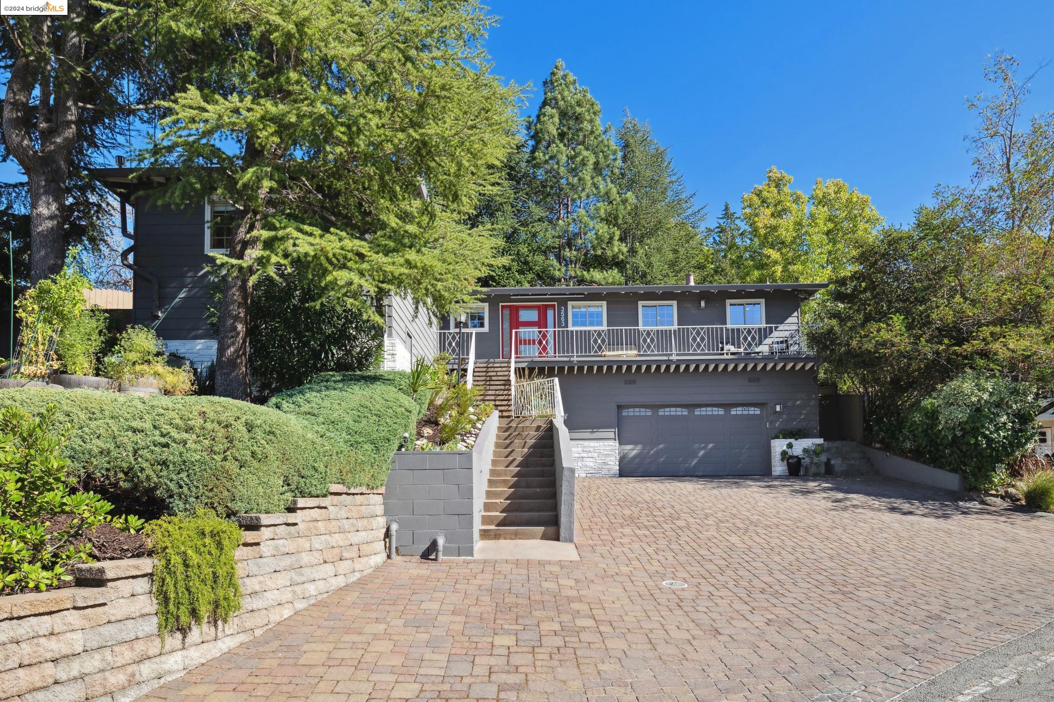 Detail Gallery Image 1 of 1 For 3563 Highland Ave, Redwood City,  CA 94062 - 3 Beds | 4 Baths