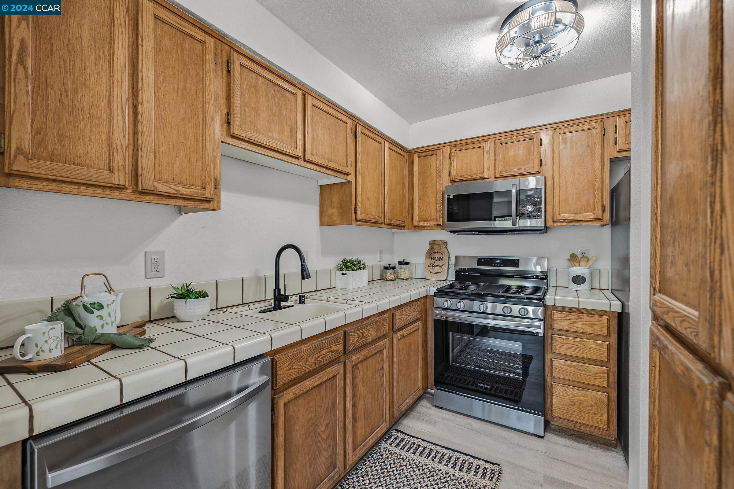 Photo #6: 41070630 Listing 