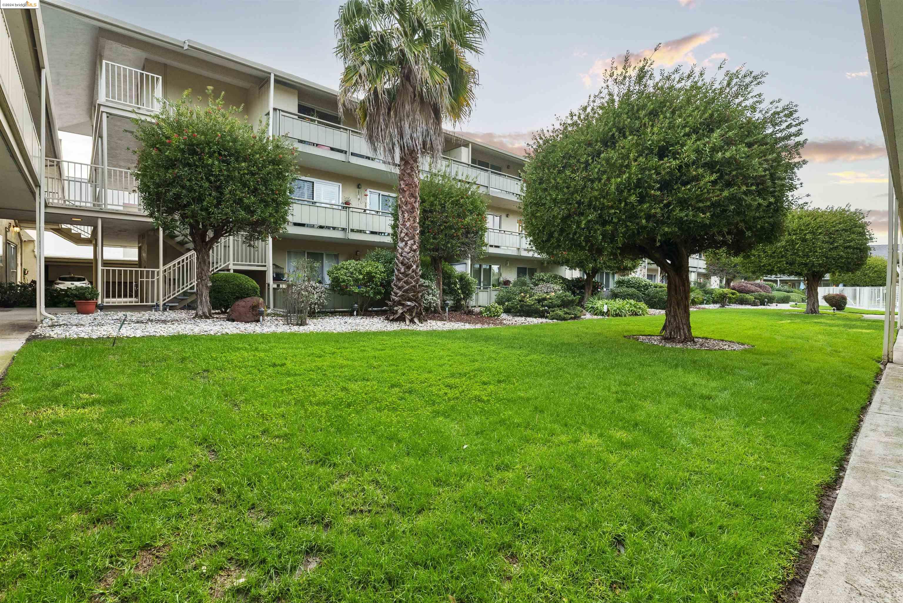 Detail Gallery Image 17 of 24 For 339 Broadway #202,  Alameda,  CA 94501 - 2 Beds | 1 Baths