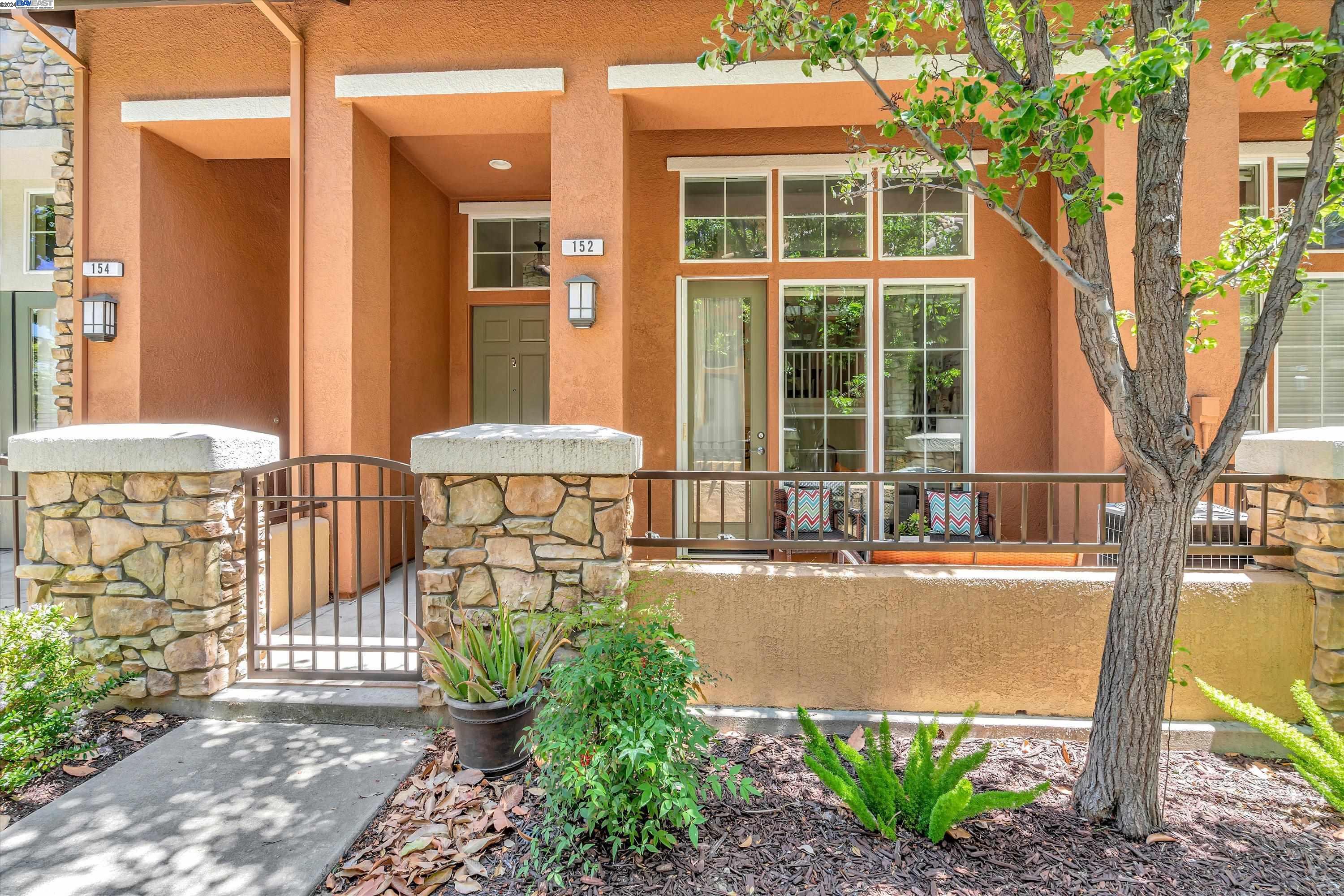 Detail Gallery Image 1 of 1 For 152 Holly Ter, Sunnyvale,  CA 94086 - 3 Beds | 2/1 Baths