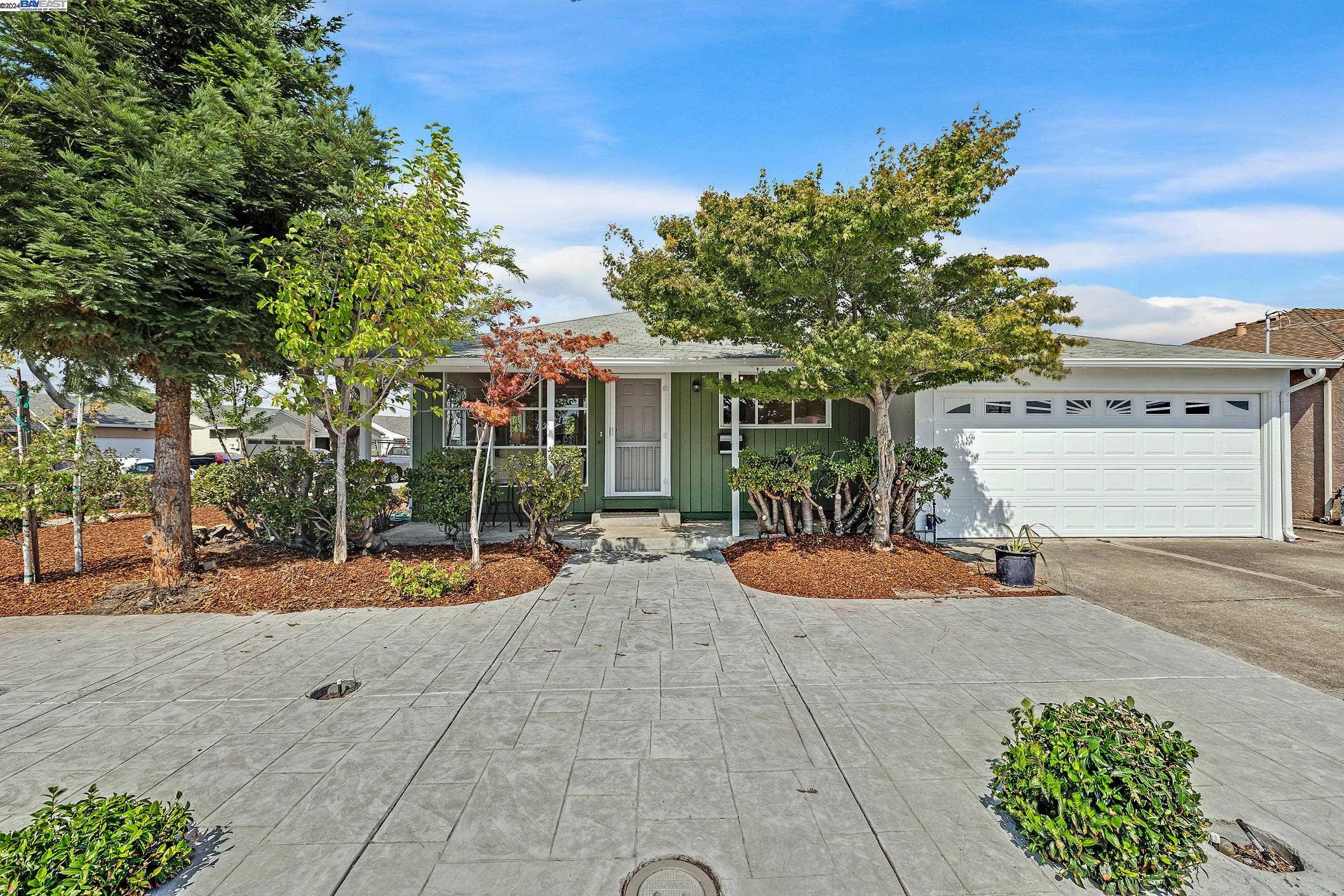 Detail Gallery Image 1 of 1 For 3572 Monterey Blvd, San Leandro,  CA 94578 - 3 Beds | 1/1 Baths