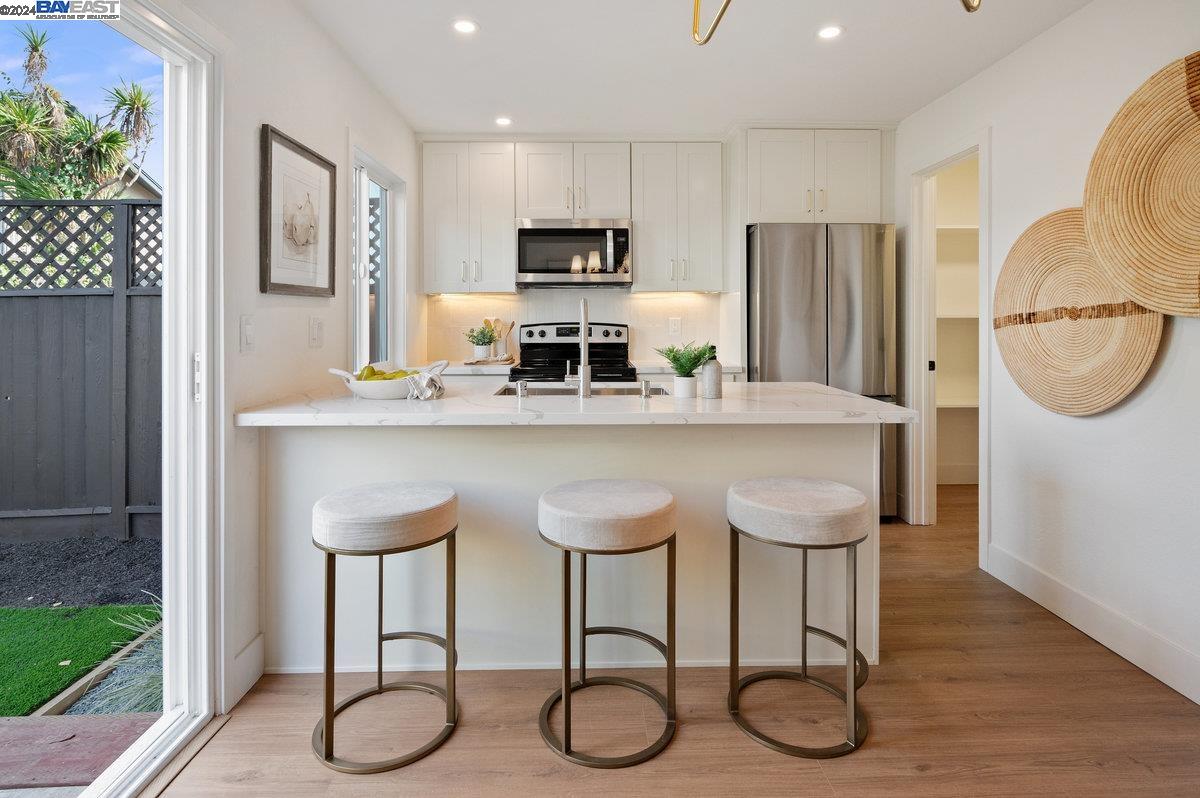 Detail Gallery Image 1 of 1 For 631 Foster Ct #4,  Hayward,  CA 94544 - 3 Beds | 1/1 Baths