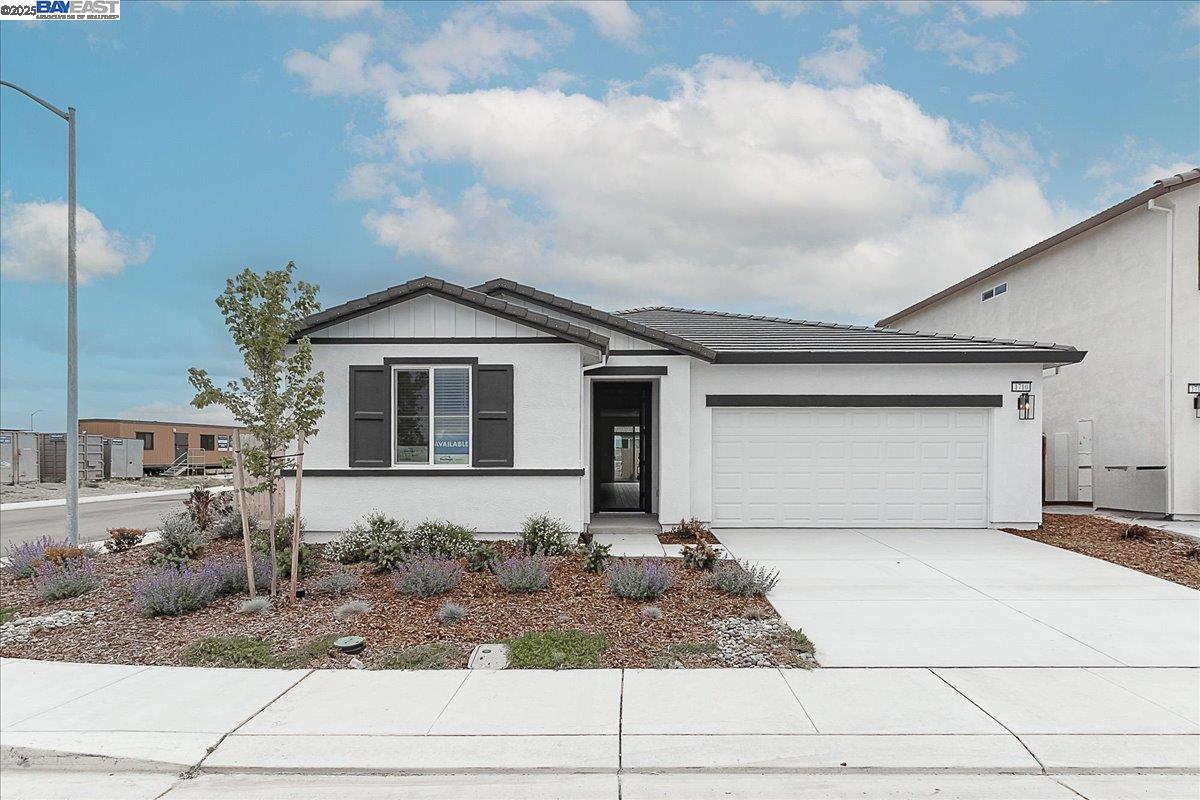 Detail Gallery Image 1 of 27 For 1710 Yukon Territory Ave, Manteca,  CA 95337 - 3 Beds | 2 Baths