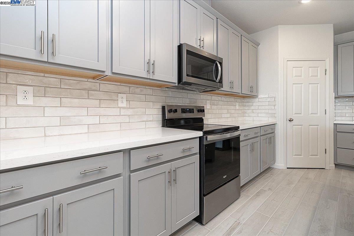 Detail Gallery Image 14 of 27 For 1710 Yukon Territory Ave, Manteca,  CA 95337 - 3 Beds | 2 Baths