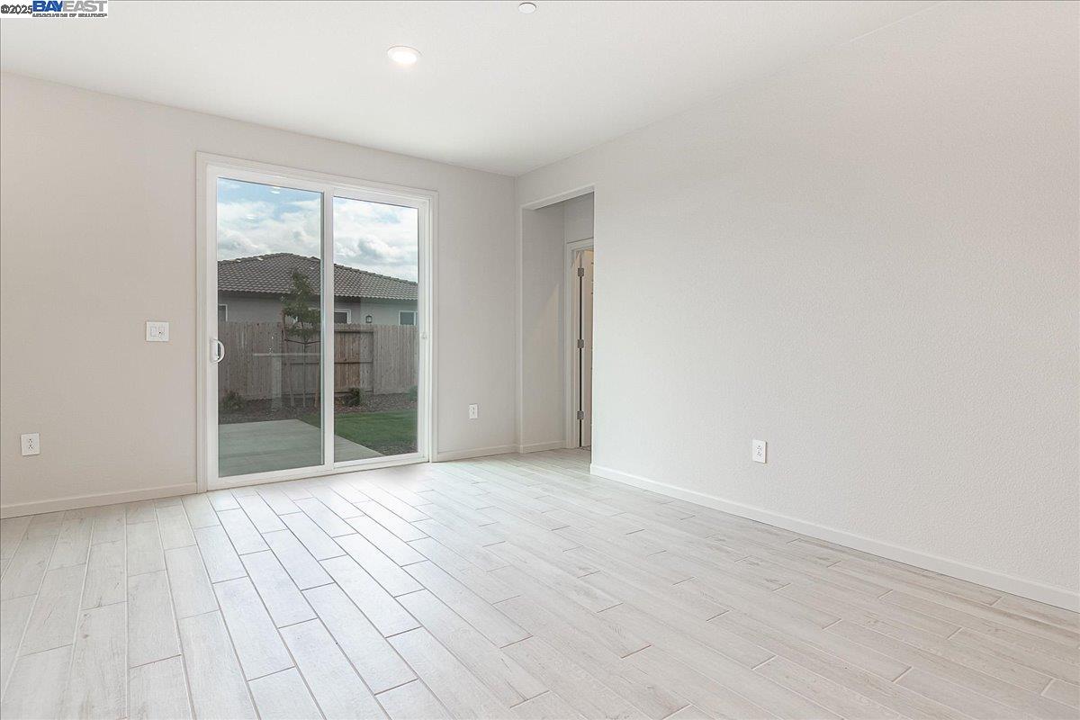 Detail Gallery Image 19 of 27 For 1710 Yukon Territory Ave, Manteca,  CA 95337 - 3 Beds | 2 Baths