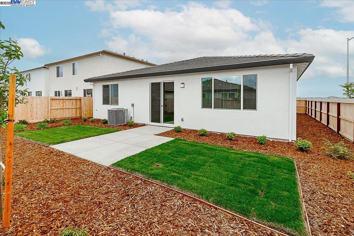 Detail Gallery Image 25 of 27 For 1710 Yukon Territory Ave, Manteca,  CA 95337 - 3 Beds | 2 Baths