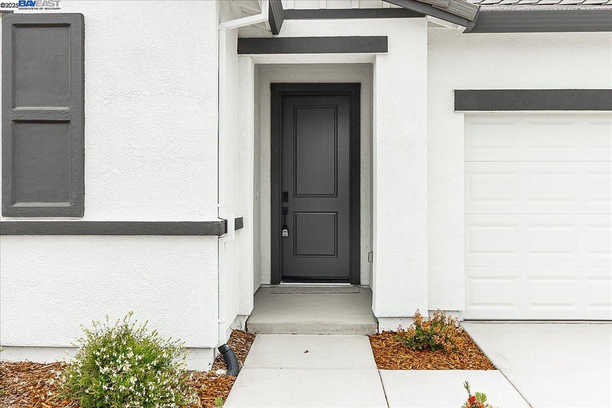 Detail Gallery Image 4 of 27 For 1710 Yukon Territory Ave, Manteca,  CA 95337 - 3 Beds | 2 Baths