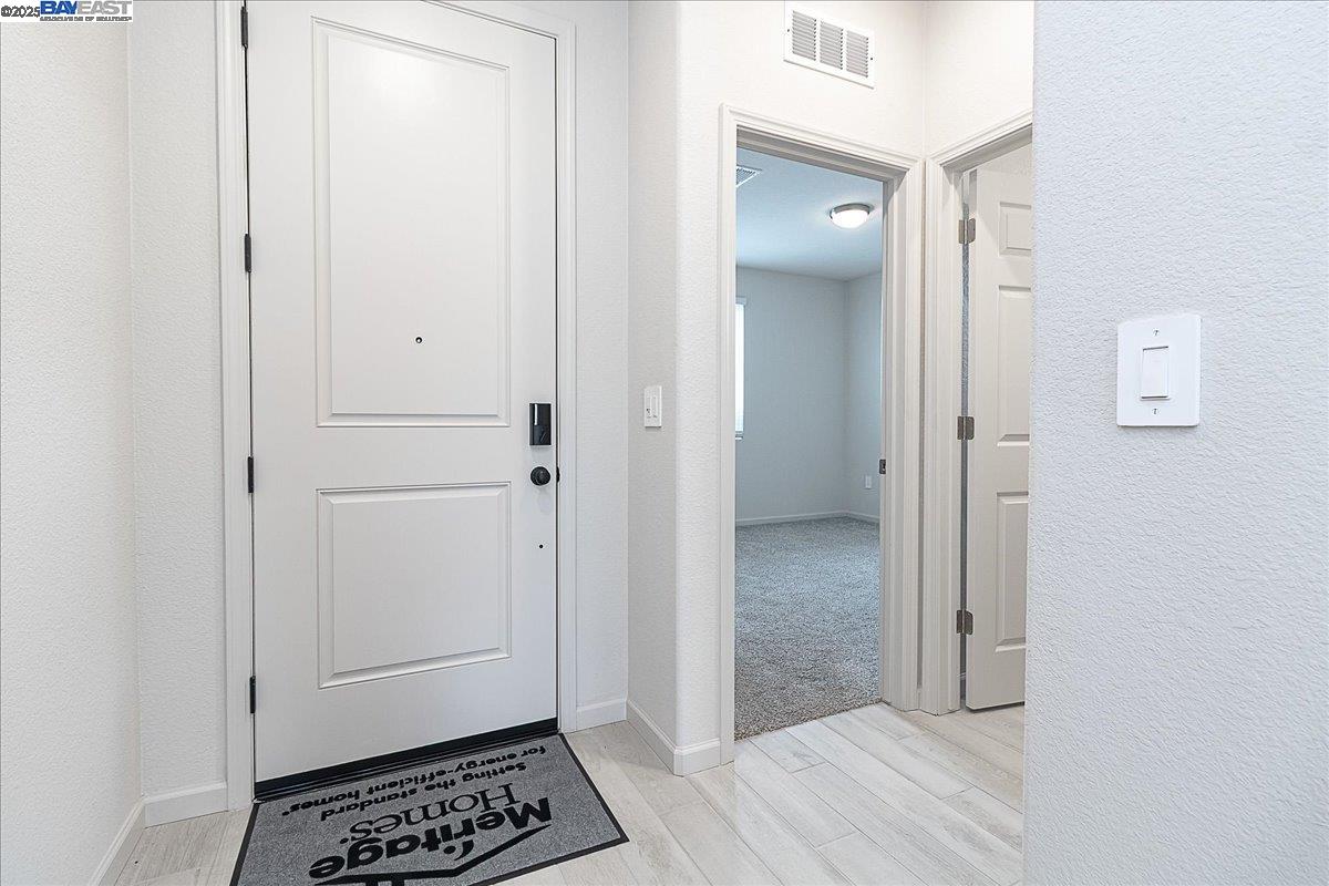 Detail Gallery Image 5 of 27 For 1710 Yukon Territory Ave, Manteca,  CA 95337 - 3 Beds | 2 Baths