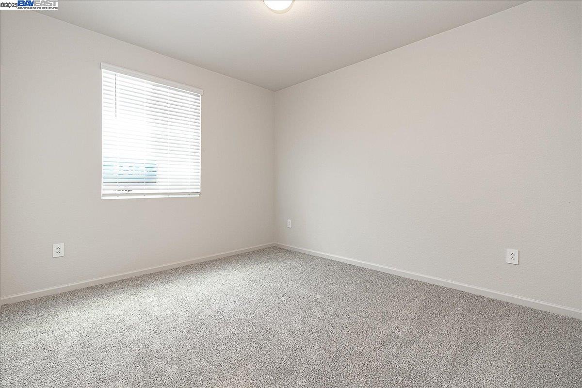Detail Gallery Image 6 of 27 For 1710 Yukon Territory Ave, Manteca,  CA 95337 - 3 Beds | 2 Baths