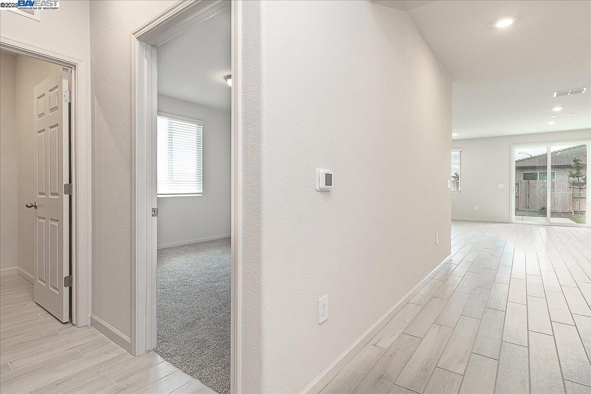 Detail Gallery Image 8 of 27 For 1710 Yukon Territory Ave, Manteca,  CA 95337 - 3 Beds | 2 Baths