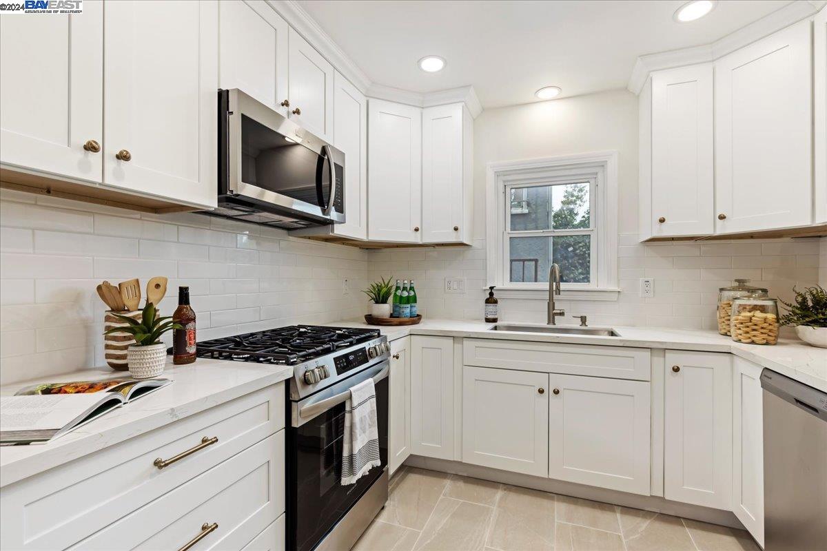 Detail Gallery Image 1 of 28 For 955 Virginia St, Berkeley,  CA 94710 - 4 Beds | 2 Baths