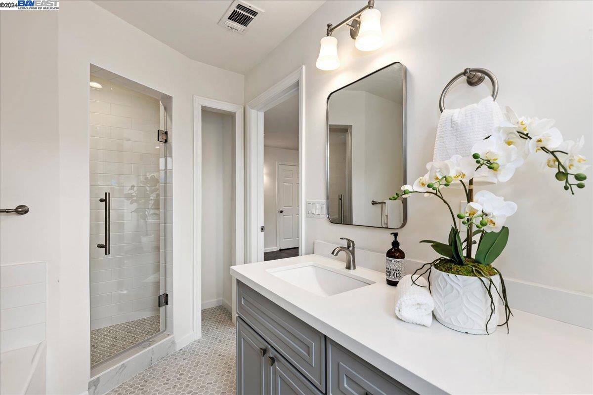 Detail Gallery Image 13 of 28 For 955 Virginia St, Berkeley,  CA 94710 - 4 Beds | 2 Baths