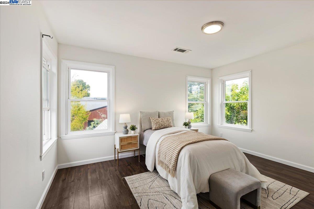 Detail Gallery Image 16 of 28 For 955 Virginia St, Berkeley,  CA 94710 - 4 Beds | 2 Baths