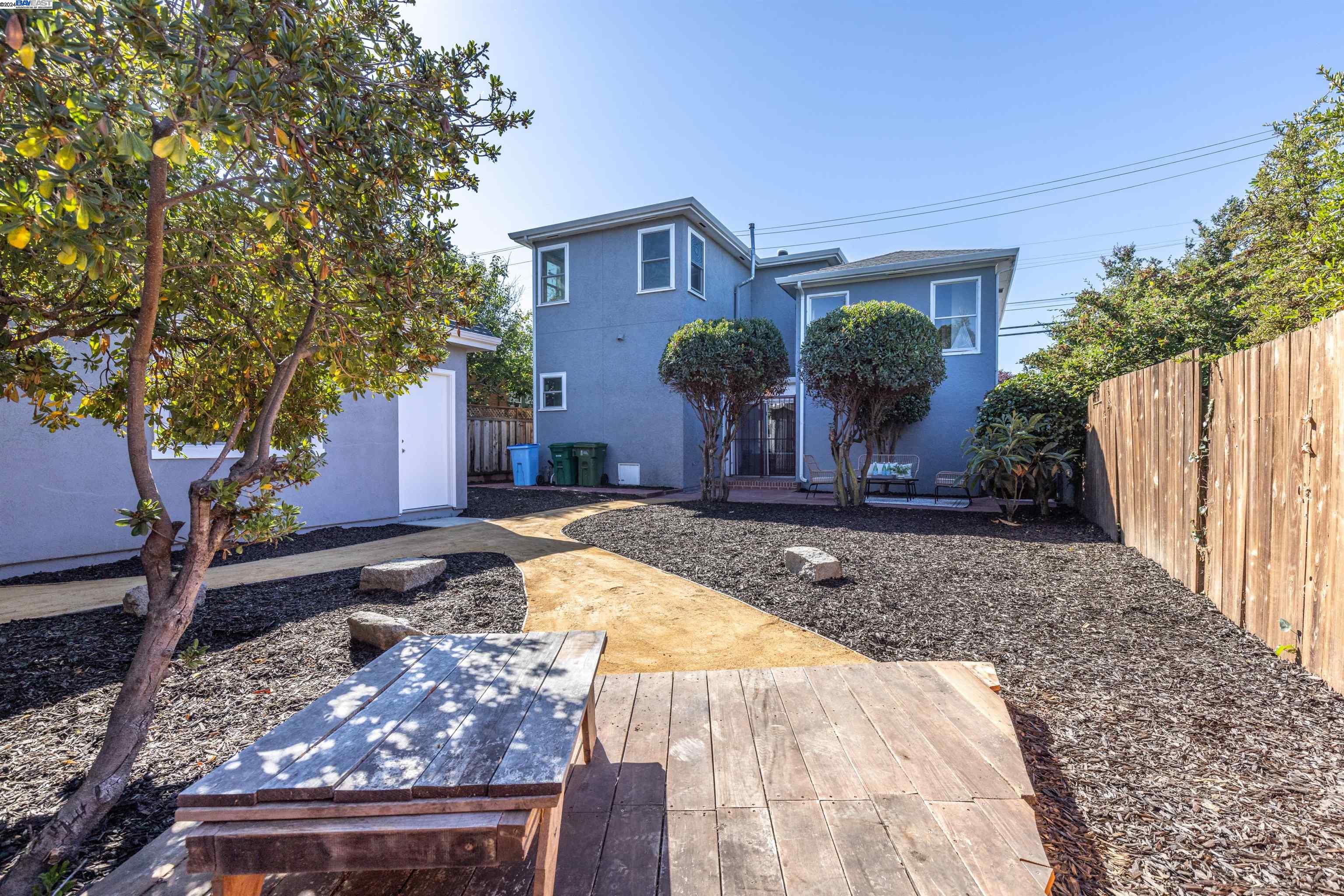 Detail Gallery Image 20 of 28 For 955 Virginia St, Berkeley,  CA 94710 - 4 Beds | 2 Baths