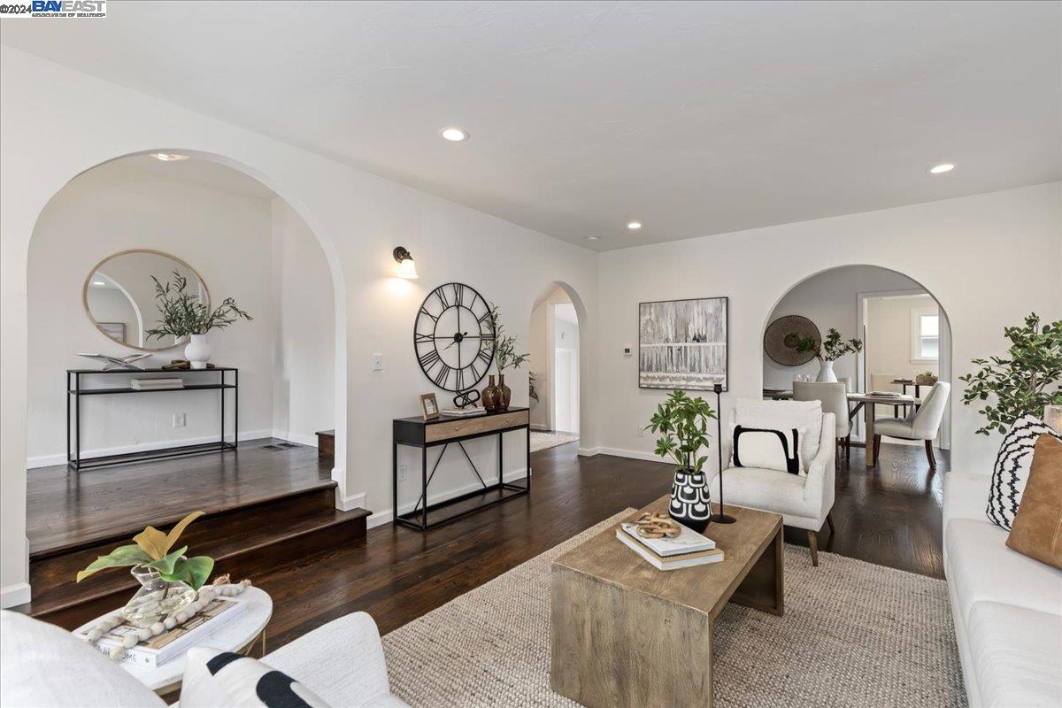 Detail Gallery Image 3 of 28 For 955 Virginia St, Berkeley,  CA 94710 - 4 Beds | 2 Baths