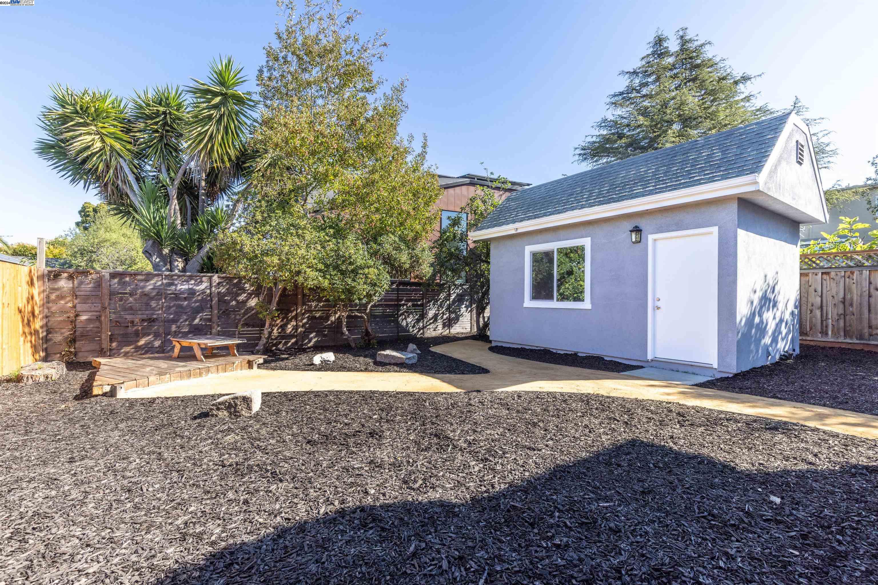 Detail Gallery Image 21 of 28 For 955 Virginia St, Berkeley,  CA 94710 - 4 Beds | 2 Baths