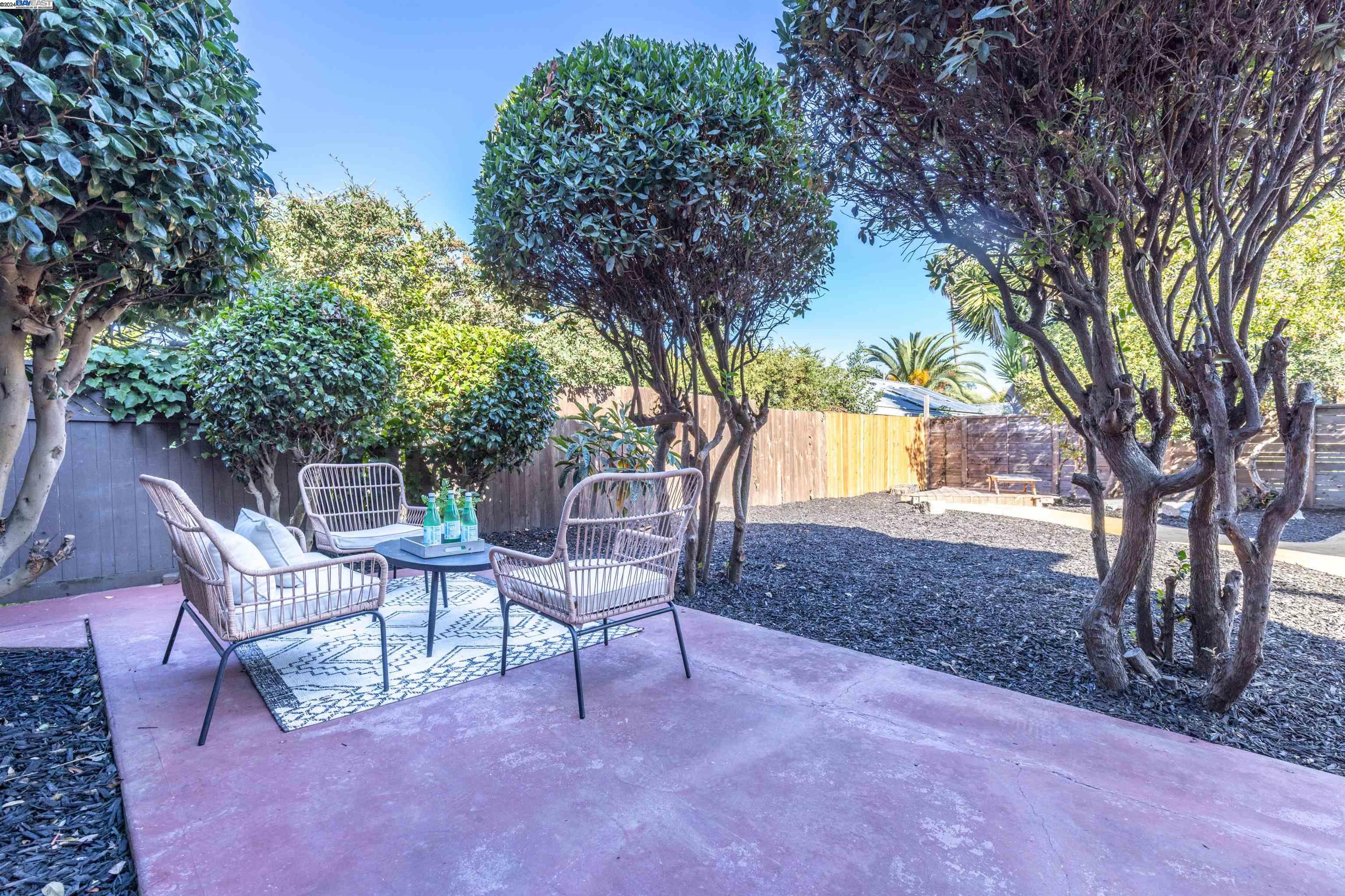 Detail Gallery Image 25 of 28 For 955 Virginia St, Berkeley,  CA 94710 - 4 Beds | 2 Baths