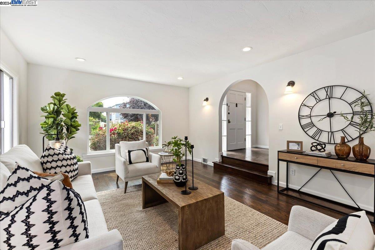 Detail Gallery Image 6 of 28 For 955 Virginia St, Berkeley,  CA 94710 - 4 Beds | 2 Baths