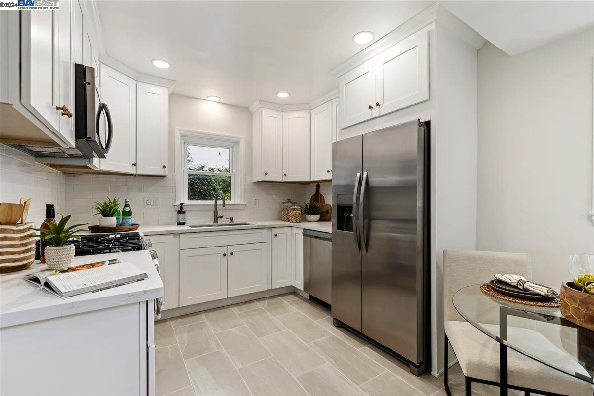 Detail Gallery Image 7 of 28 For 955 Virginia St, Berkeley,  CA 94710 - 4 Beds | 2 Baths