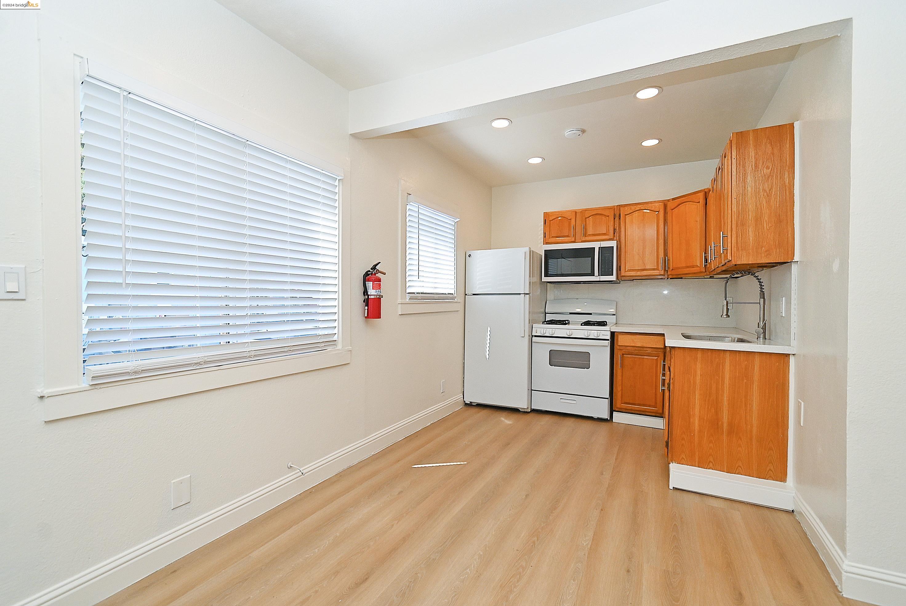 Detail Gallery Image 7 of 28 For 2237 62nd Ave C, Oakland,  CA 94605 - 2 Beds | 1 Baths