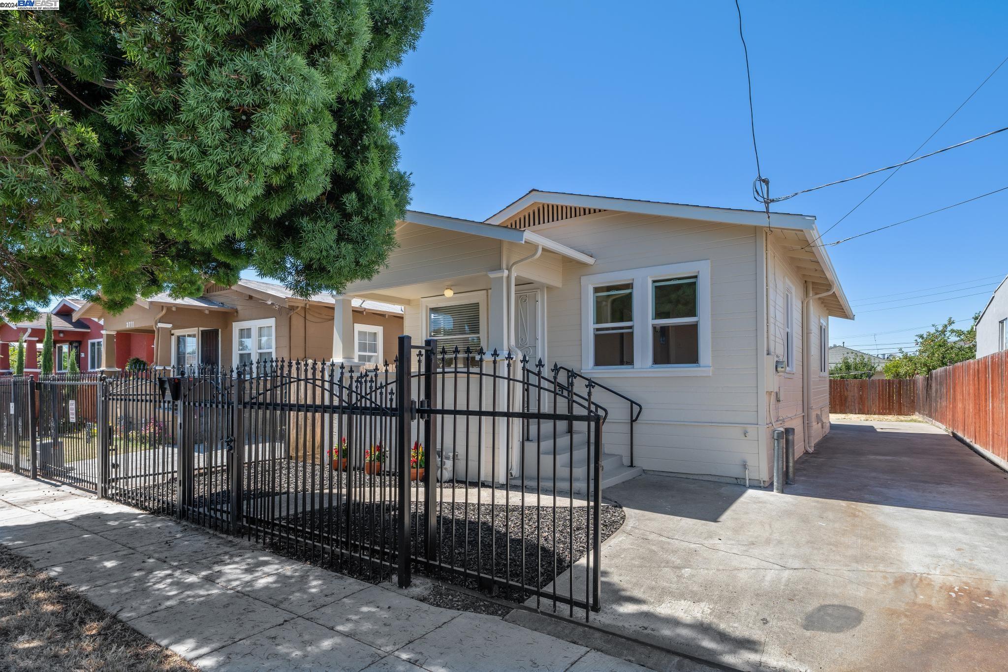 Detail Gallery Image 1 of 1 For 2717 75th Ave, Oakland,  CA 94605 - 3 Beds | 2 Baths