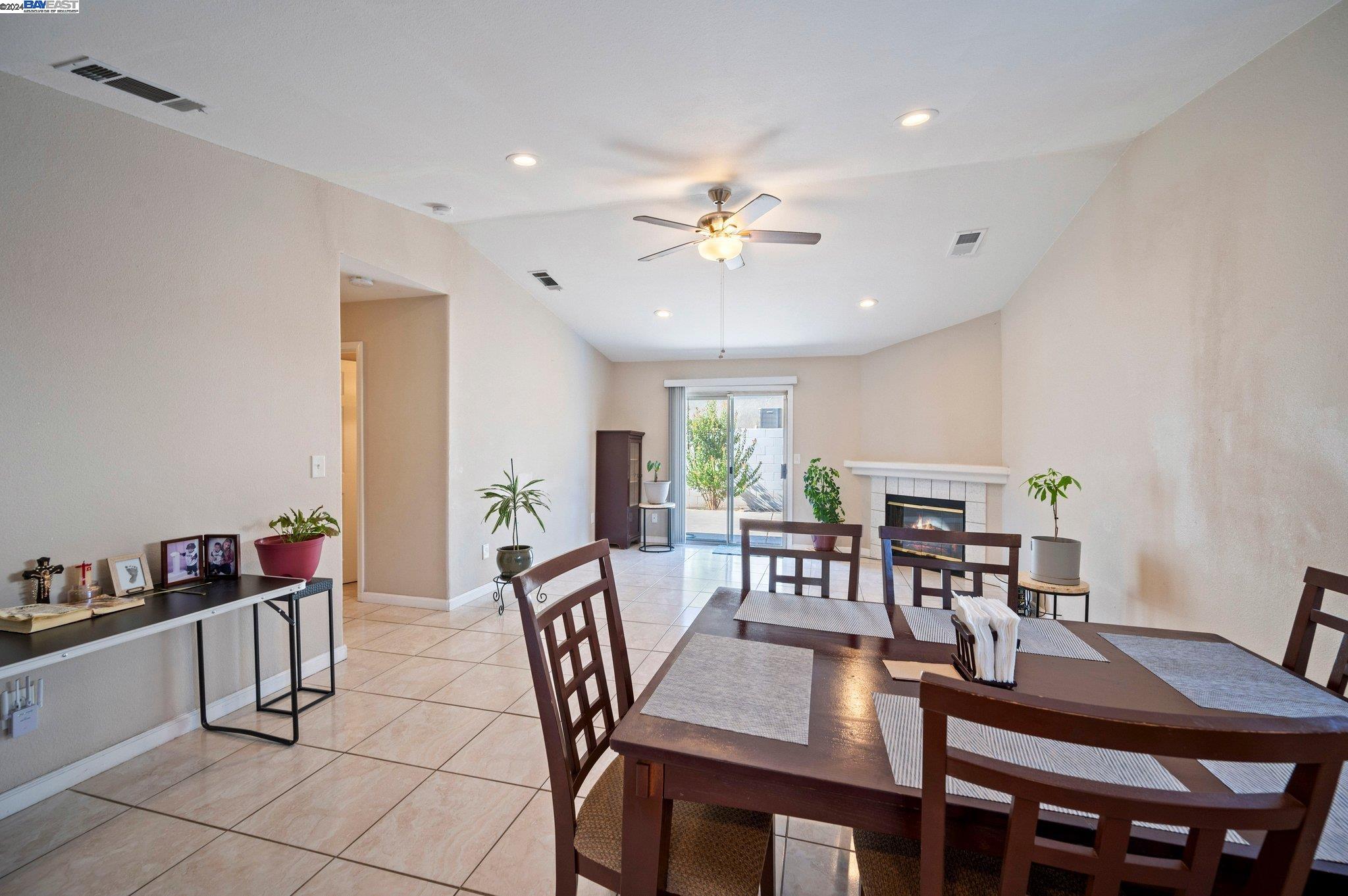 Detail Gallery Image 15 of 40 For 1483 Capitola Circle, Stockton,  CA 95206 - 3 Beds | 2 Baths