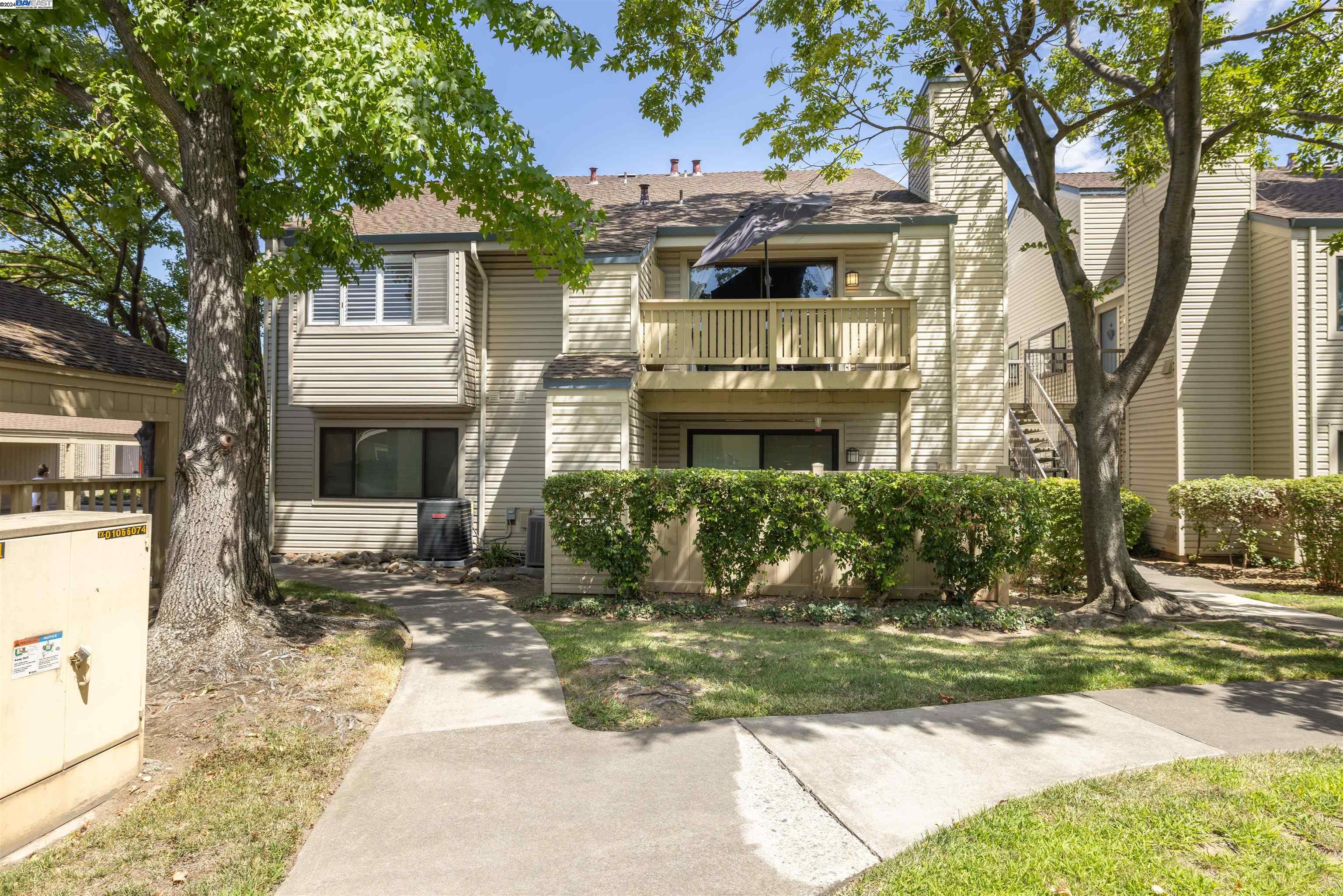 Detail Gallery Image 1 of 1 For 2280 Hurley Way #44,  Sacramento,  CA 95825 - 2 Beds | 2 Baths