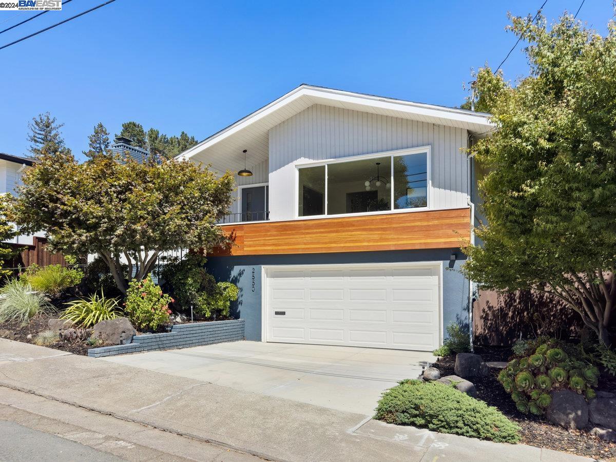 Detail Gallery Image 1 of 1 For 2550 Charleston Street, Oakland,  CA 94602 - 3 Beds | 4 Baths